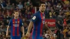 Suárez não poupou Filipe Luís após pisadela: «Atiraste-te para o chão, palhaço!»