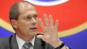 Presidente da EPFL questiona 'submissão' da UEFA aos clubes mais poderosos