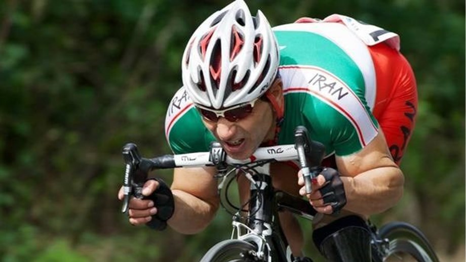 Ciclista iraniano morreap&oacute;s queda na prova de C4