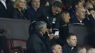 Que terá feito Mourinho para ver a 2.ª parte na bancada?