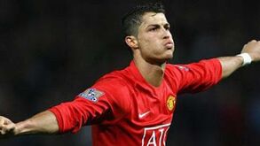 Gary Neville: «Ronaldo tornou-se um homem no Manchester United»