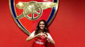 Héctor Bellerín cúmplice de estrela de Bollywood