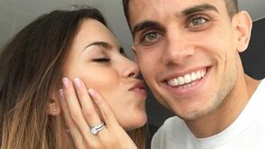 Marc Bartra está noivo