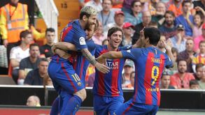 Entrada a matar de Enzo Pérez 'arruma' com Iniesta