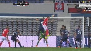 O cabeceamento certeiro de Mitroglou