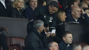 Que terá feito Mourinho para ver a 2.ª parte na bancada?