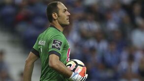 Aghayev atrasa saída do árbitro Luís Ferreira