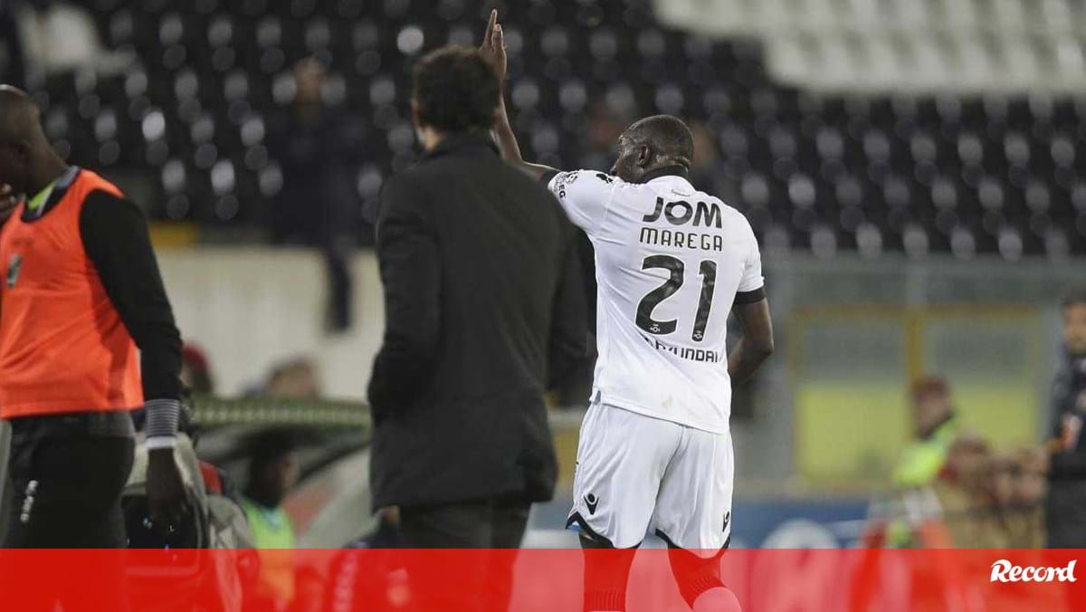 Ele arrasa na seleção, mas não consegue jogar bem no Corinthians