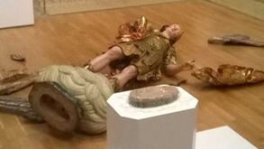 Turista destrói estátua de São Gabriel