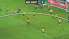 Adrien viu, Campbell cruzou e Dost...matou