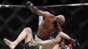 UFC 205: O KO tremendo de Yoel Romero