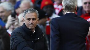 E assim foi o cumprimento entre Mourinho e Wenger