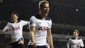 Tottenham regressa às vitórias com reviravolta a fechar