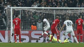 A crónica do Besiktas-Benfica (3-3): Pela janela fora
