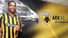 Grécia: Lescott deixa AEK após 87 dias...