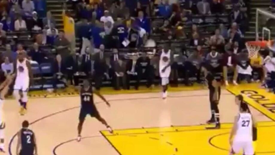 Base dos Golden State Warriors fez 13 triplos contra os New Orleans Pelicans e quebra recorde de Bryant, Marshall e... dele próprio