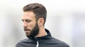 Layún ainda condicionado