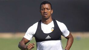Lesão muscular afasta Nani dos relvados até 2017