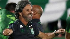 Vimaranenses usam símbolo da Chapecoense frente ao Chaves