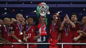 Fernando Santos e Portugal perdem para Ranieri e Leicester
