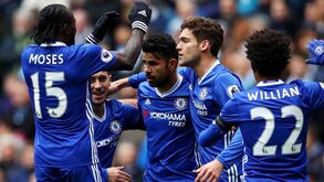 Chelsea dá a volta em Manchester e segue na frente
