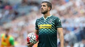 Álvaro Dominguez termina carreira devido a problemas nas costas