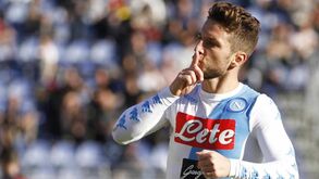 Hat-trick de Mertens só podia dar goleada ao Nápoles