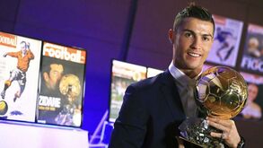 Há quem considere injusta a entrega da Bola de Ouro a Ronaldo