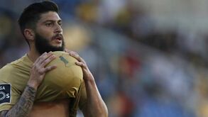 Lucas Farias sofre rotura de ligamentos