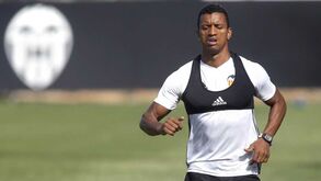 Nani regressa aos treinos