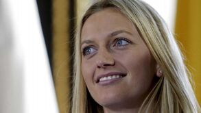 Petra Kvitova sofre ferimentos durante assalto à sua residência