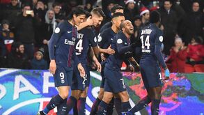 Paris SG goleia e encurta distâncias