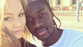 Éder assume relação com modelo