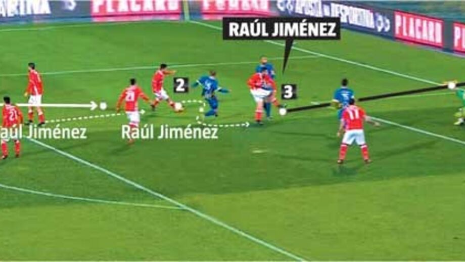 Raúl Jiménez continua de pé a ferver