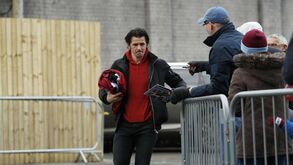 Joey Barton regressa à Premier League para representar o Burnley