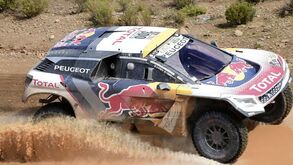 Dakar 2017: Peterhansel recupera tempo gasto na assistência a motard e volta à liderança