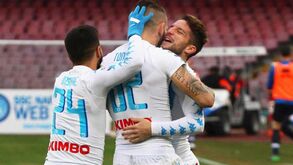 Nápoles amplia sequência imbatível