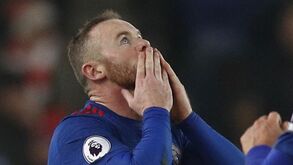 Este 'míssil' de Rooney fê-lo entrar para a história no Manchester United