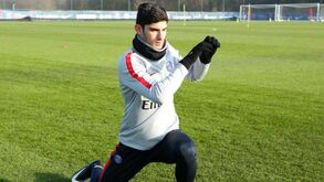 Gonçalo Guedes já se treinou no PSG e recebeu visita de Valdo