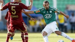 Palmeiras multado pela FIFA por causa de Hernán Barcos