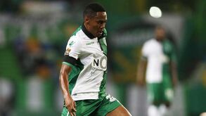 Elias rende 2,5 milhões e fica com cláusula anti-rivais
