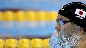 Ippei Watanabe bate recorde do mundo dos 200 metros bruços