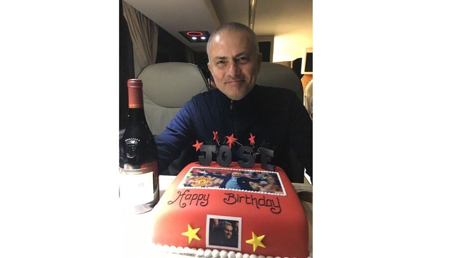 Barca Velha e bolo de aniversário à espera de José Mourinho no autocarro