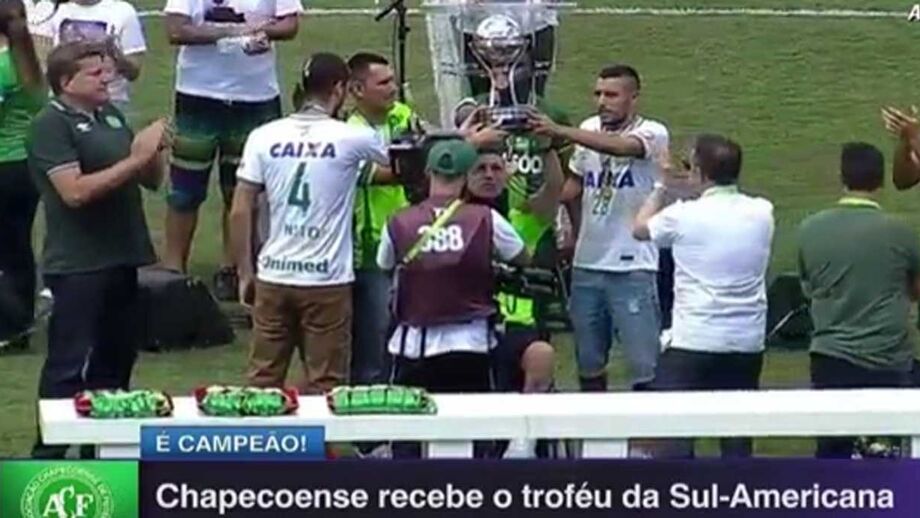 Momento arrepiante antes de jogo de preparação com o Palmeiras