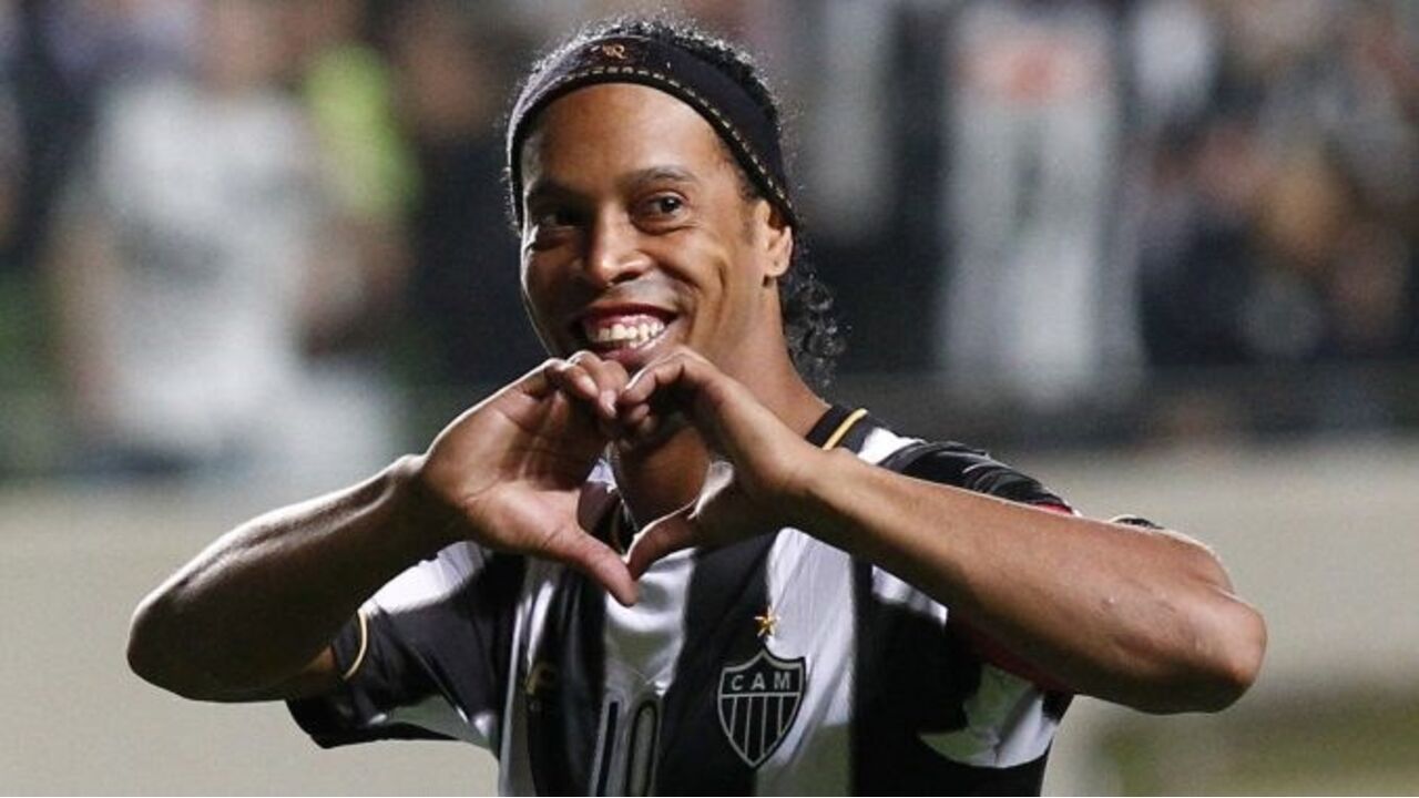 FIFA 17: Afinal <br />Ronaldinho Gaúcho está