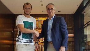 Adeptos do Rayo Vallecano 'provocam' saída de Zozulya