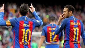 O livre direto de Messi que contou com uma 'pequena' ajuda