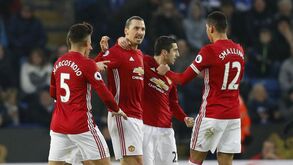 Manchester United passa com classe em casa do campeão