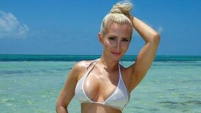 Eva Lyn não consegue aguentar os calores