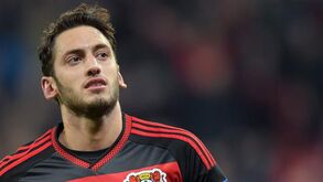 Çalhanoglu renuncia ao salário durante os meses de suspensão